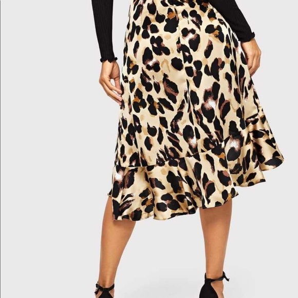 Ruffle hem leopard print - Picture 2 of 3